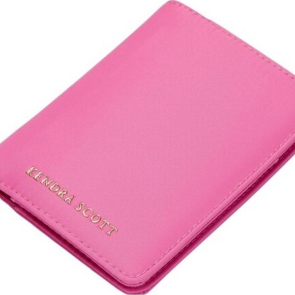 NWT Kendra Scott Luggage Tag and Passport Holder in Pink - Picture 2 of 10